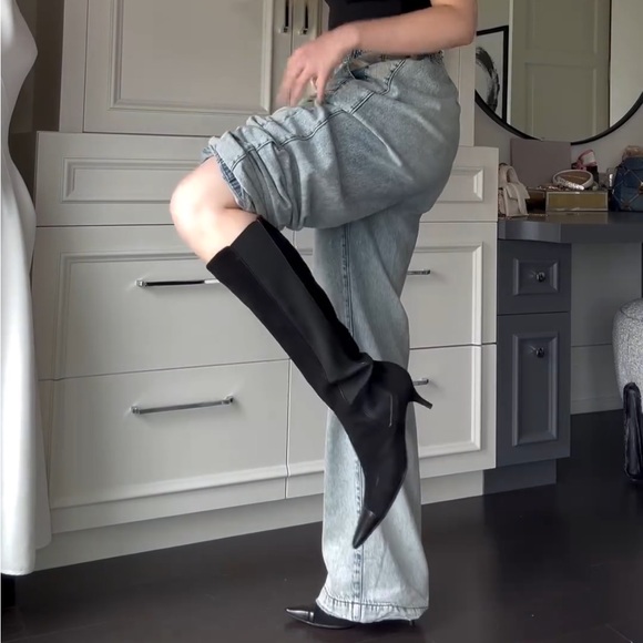 SOLD Chanel kitten heel boots - Picture 3 of 3